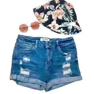 💙 Shorts Bundle: Jean shorts, floral bucket hat and sunglasses